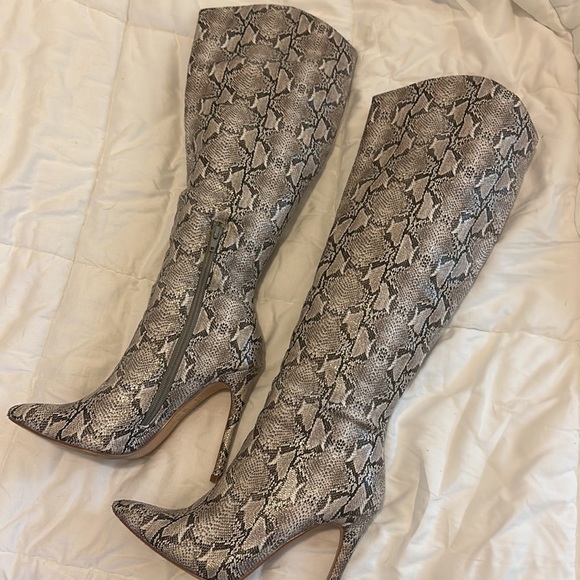 VICI Heeled Python Snake Boots | Taupe/Black | Size 8 - Picture 4 of 8